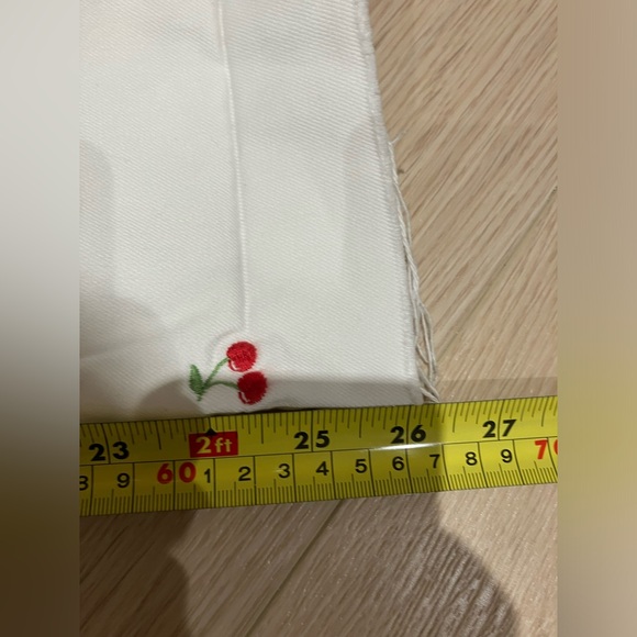 White juicy couture raw edge jeans with cherry embroidery pattern - Picture 9 of 10